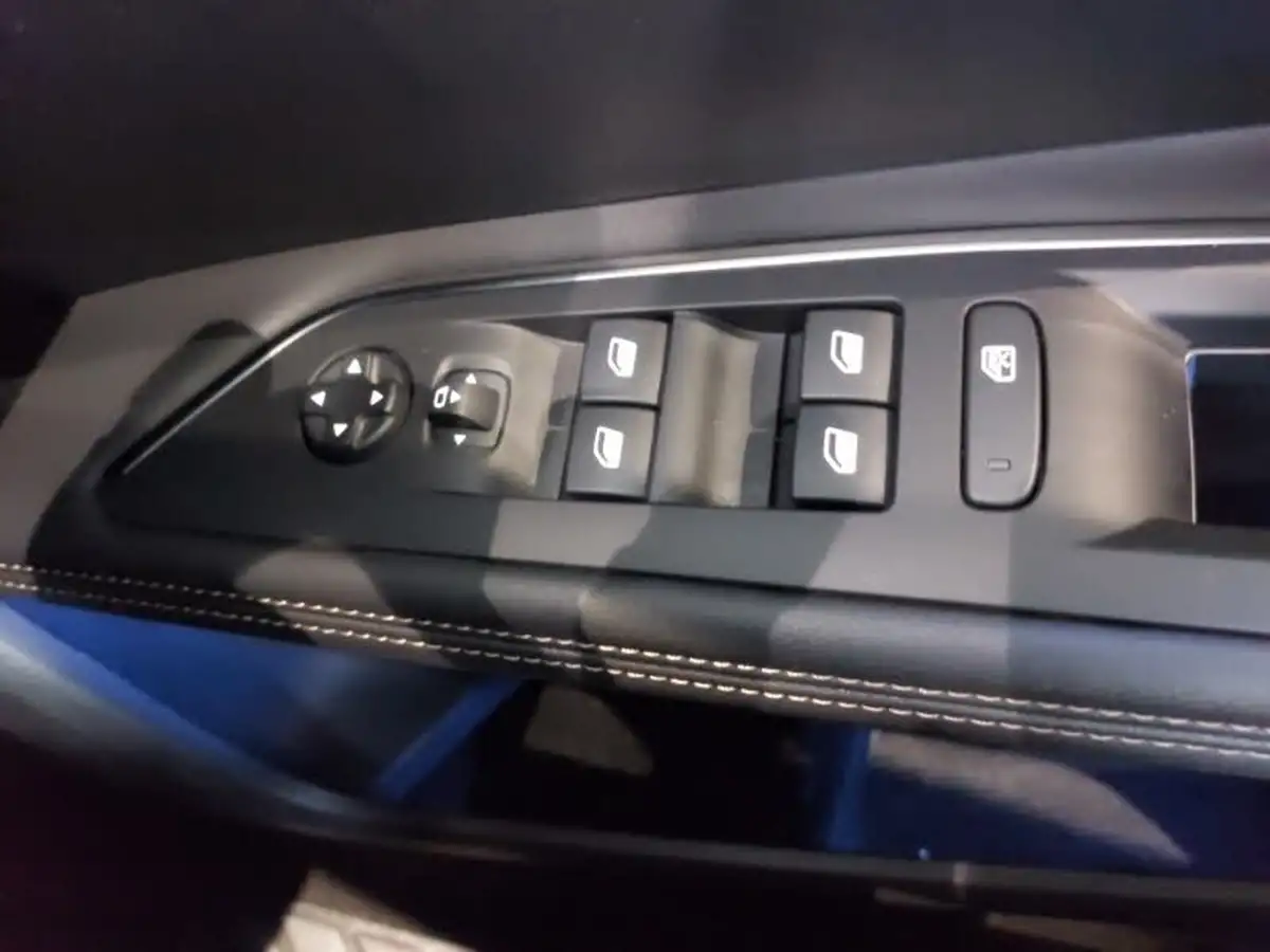 2024-peugeot-3008-suv-12-puretech-gt-136ps-hybrid-e-dsc6-big-18