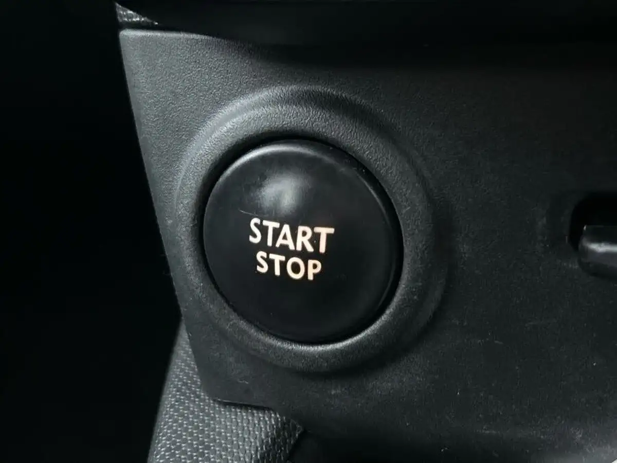 2015-renault-clio-09-tce-dynamique-s-nav-big-28