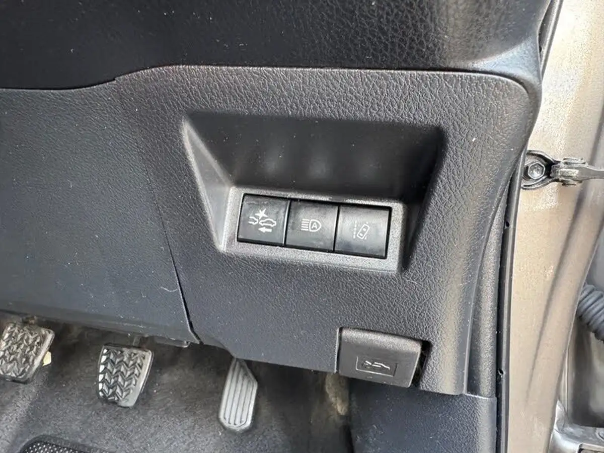 2019-toyota-yaris-15-vvt-i-icon-tech-111bhp-1496cc-big-35