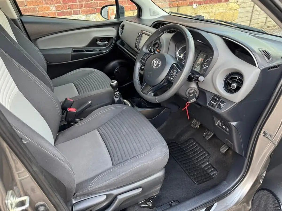 2019-toyota-yaris-15-vvt-i-icon-tech-111bhp-1496cc-big-11