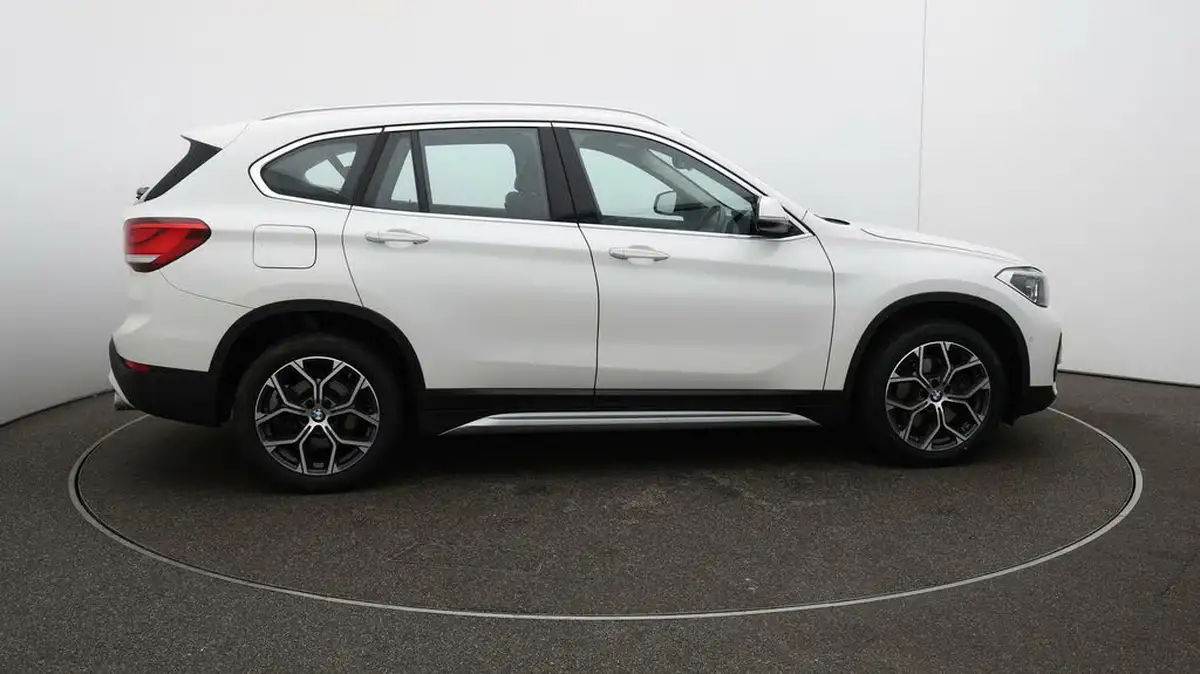2021-bmw-x1-20-sdrive20i-xline-big-50