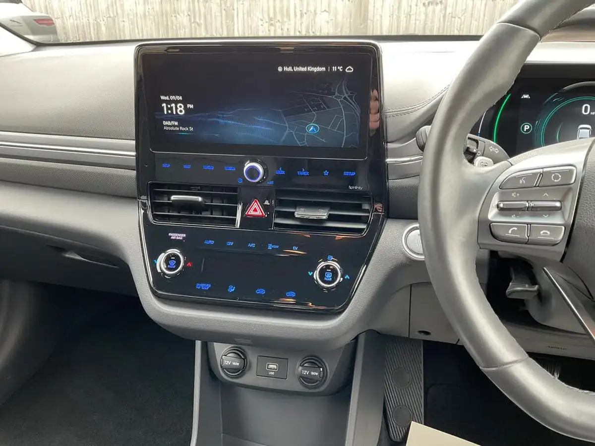 2021-hyundai-ioniq-e-premium-se-electric-100kw-big-16
