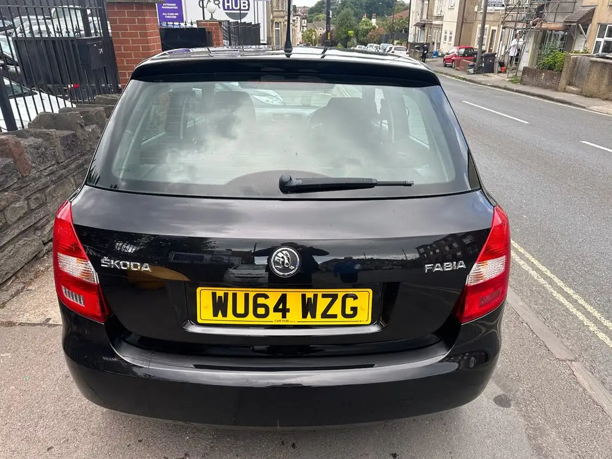 2014-skoda-fabia-12-se-12v-69ps-hatchback-1198cc-big-3