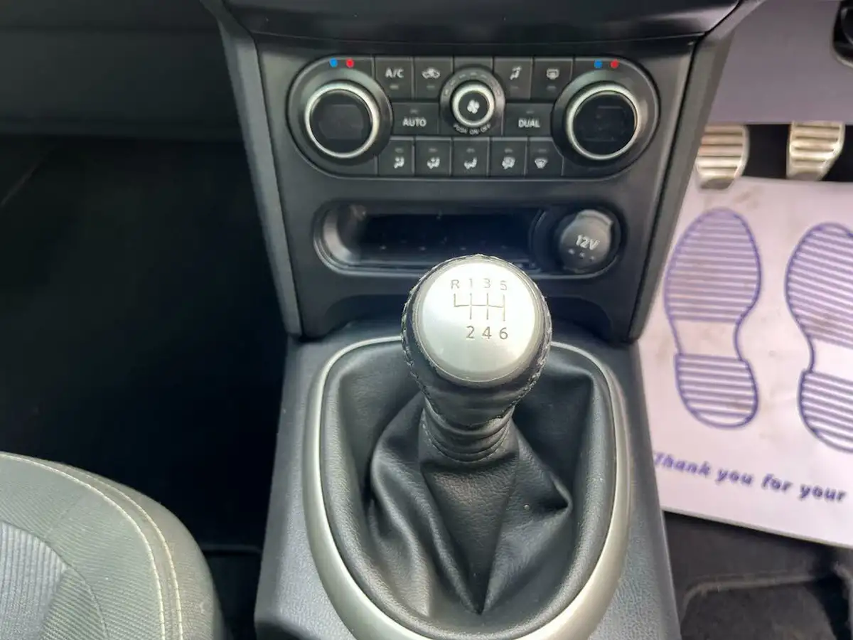 2011-nissan-qashqai2-15td-n-tec-big-44