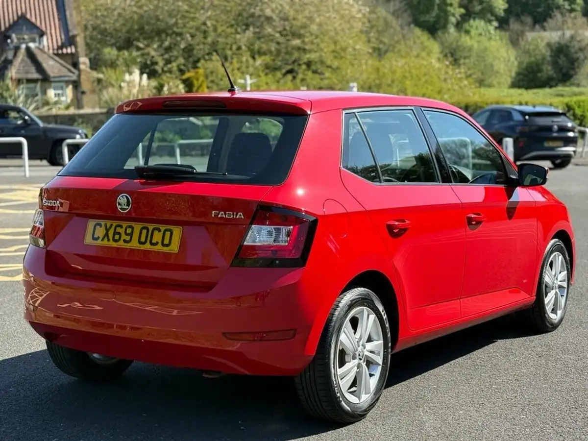 2019-skoda-fabia-10-mpi-se-75ps-ss-hatchback-big-2