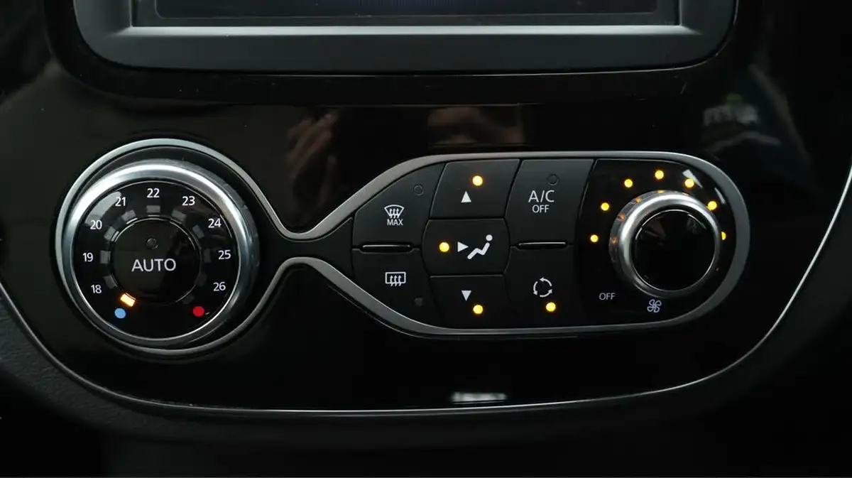 2019-renault-captur-09-tce-iconic-big-12