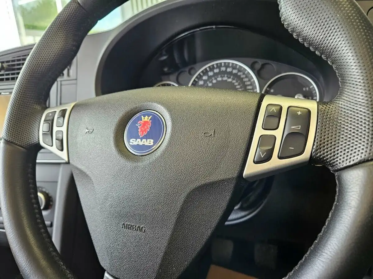 2010-saab-9-3-big-44