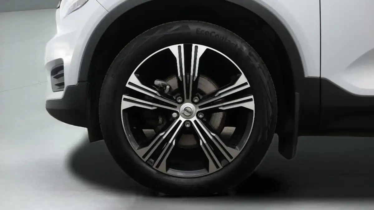 2022-volvo-xc40-20-b4-inscription-awd-big-18