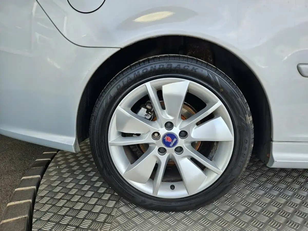2010-saab-9-3-big-16