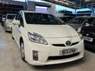 2011-toyota-prius-small-0