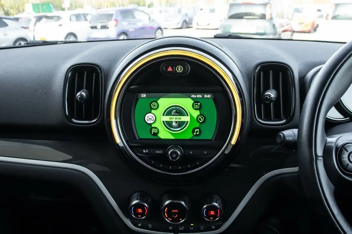2018-mini-countryman-20-cooper-s-ss-big-21