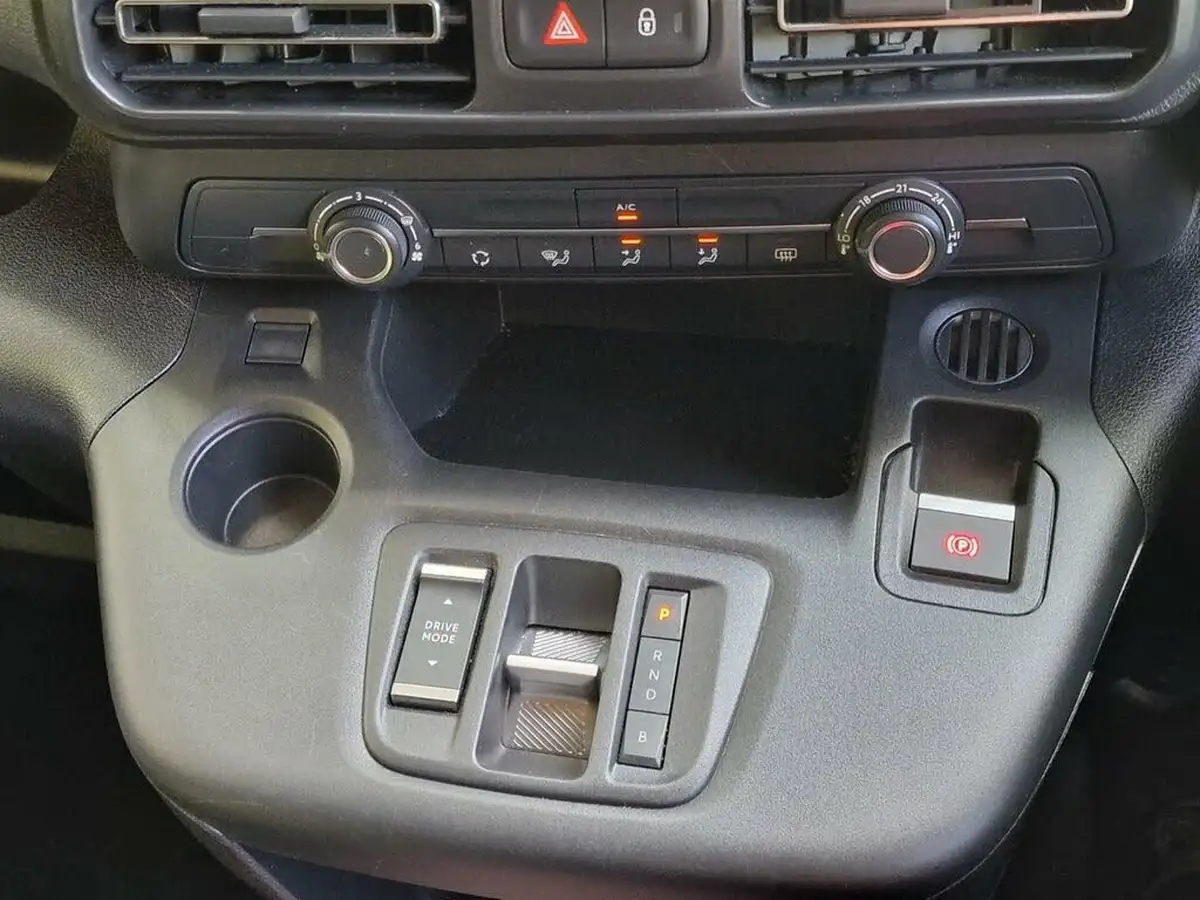 2023-vauxhall-combo-life-e-design-xl-big-28