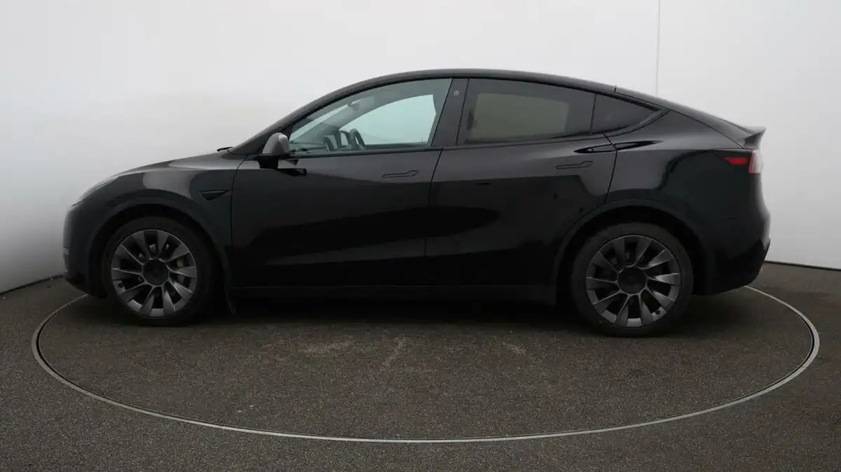 2022-tesla-model-y-e-long-range-big-62
