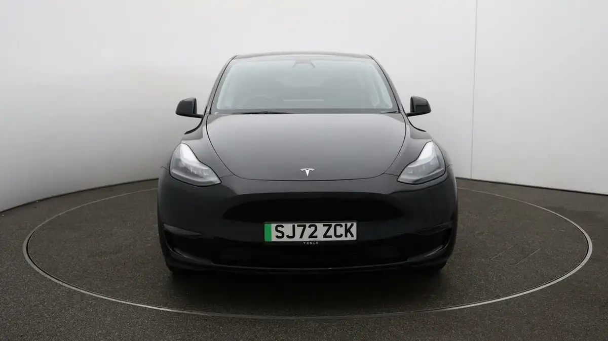 2022-tesla-model-y-e-long-range-big-38