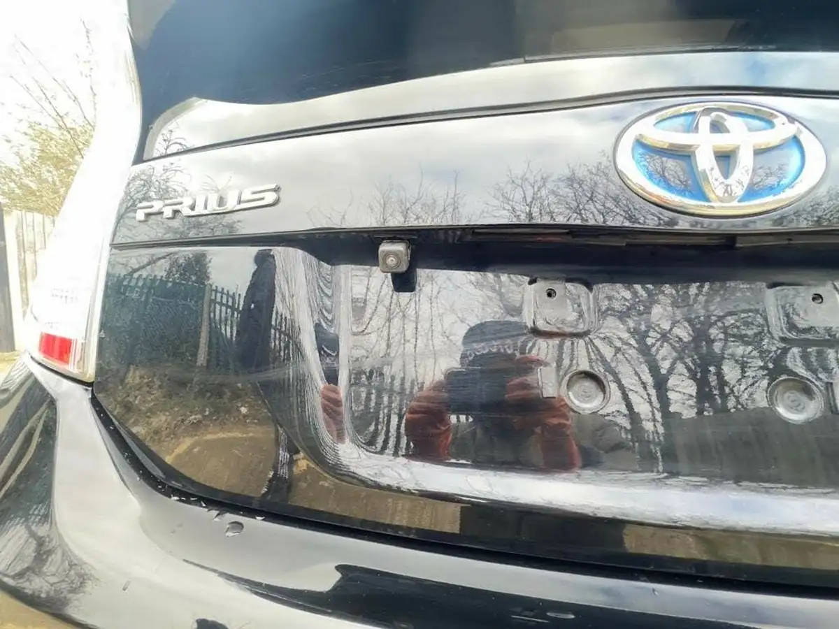 2012-toyota-prius-big-30
