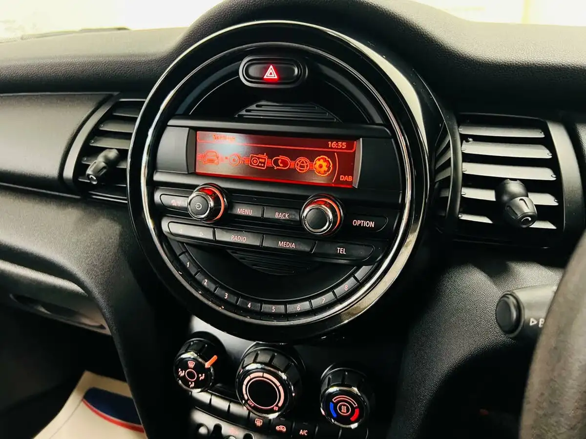 2017-mini-cooper-12-one-3d-big-30