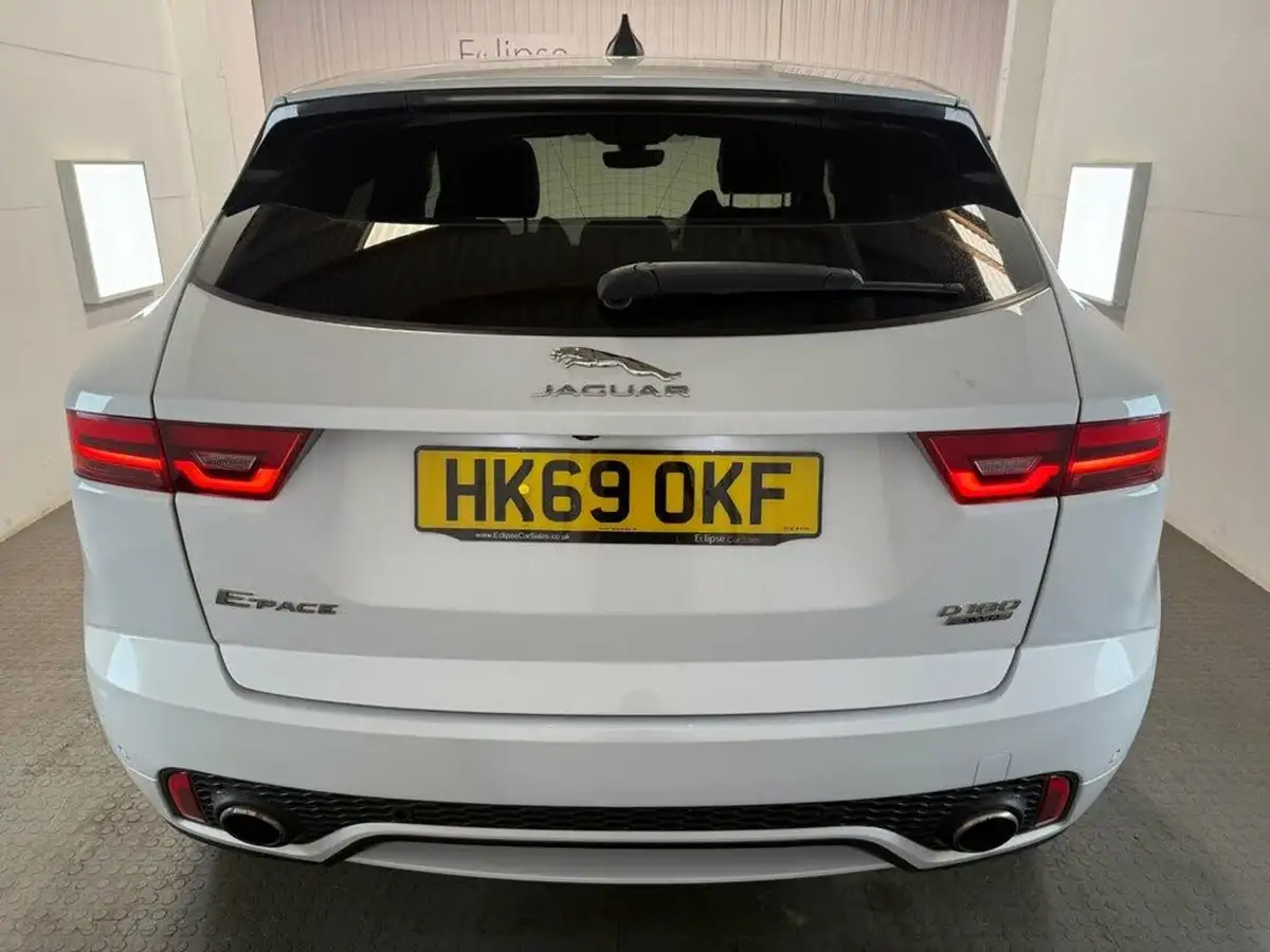 2020-jaguar-e-pace-20-i4d-chequered-flag-180ps-big-5