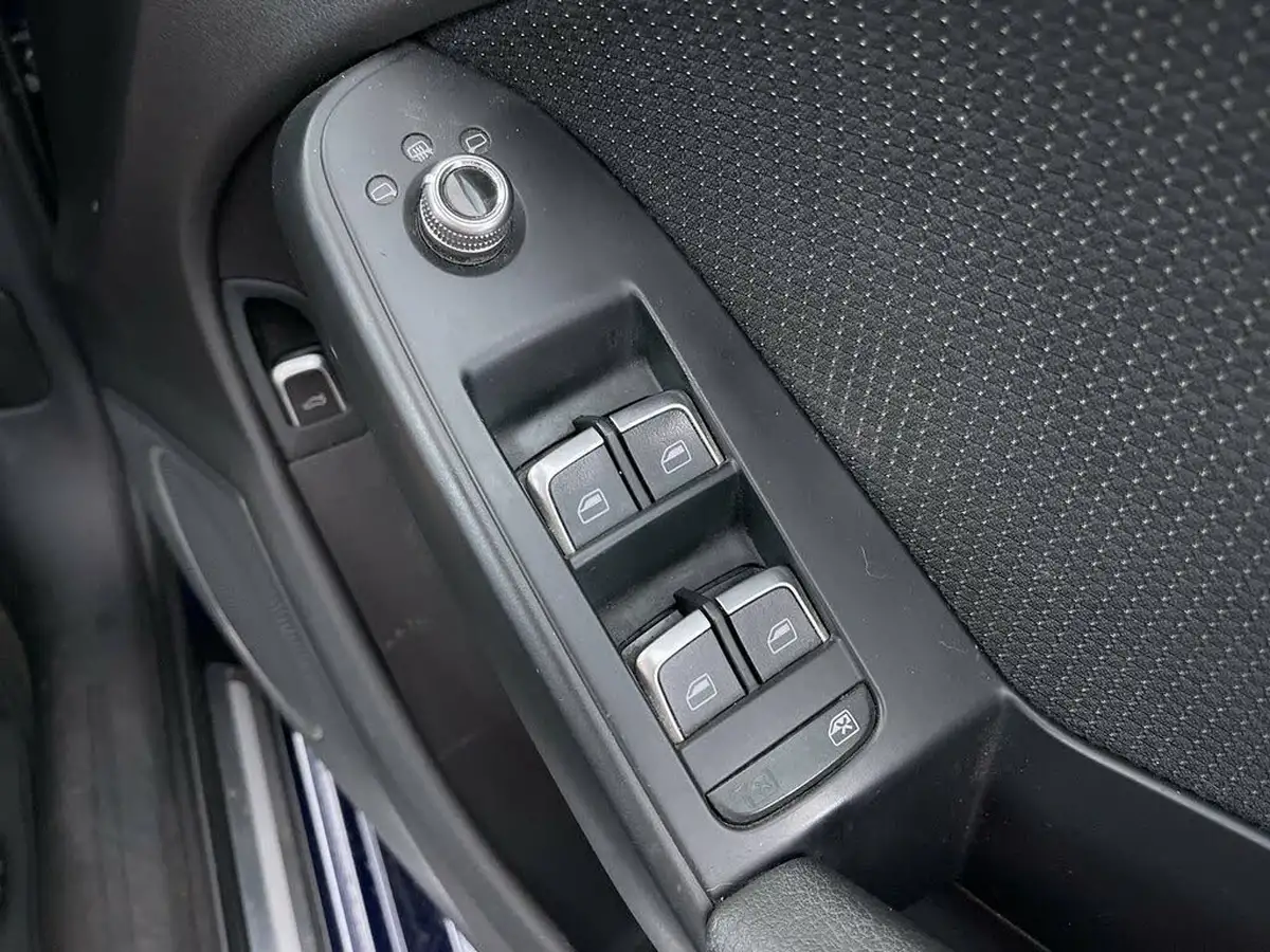 2012-audi-a4-20-quattro-black-edition-tfsi-big-47
