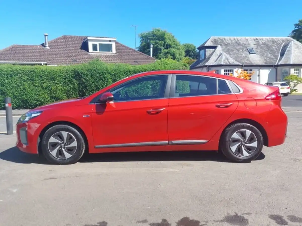 2019-hyundai-ioniq-16-gdi-premium-hybrid-big-3