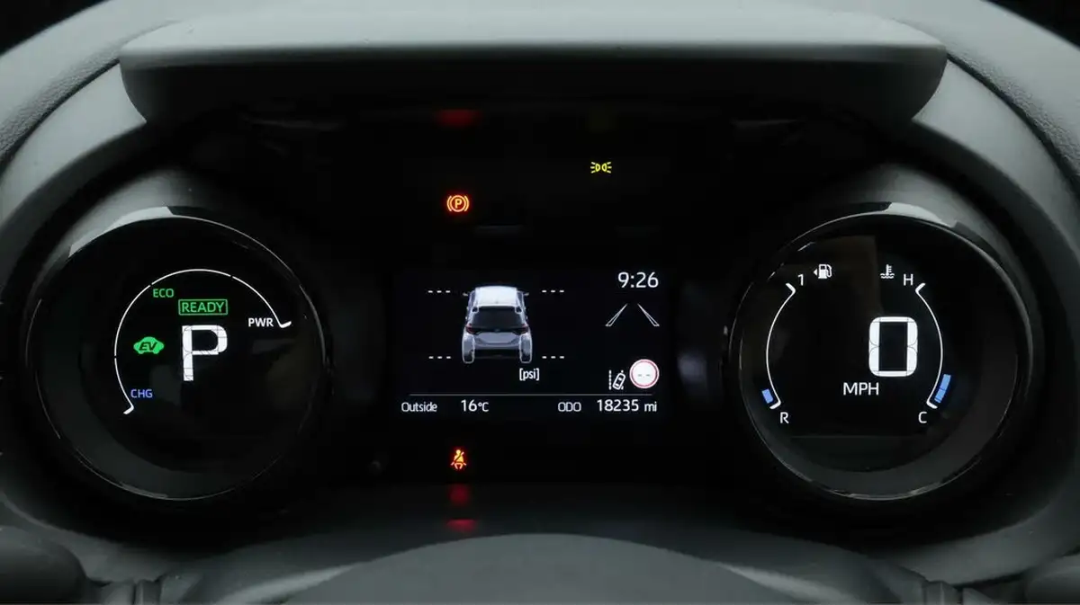 2022-toyota-yaris-15-vvt-i-excel-big-10