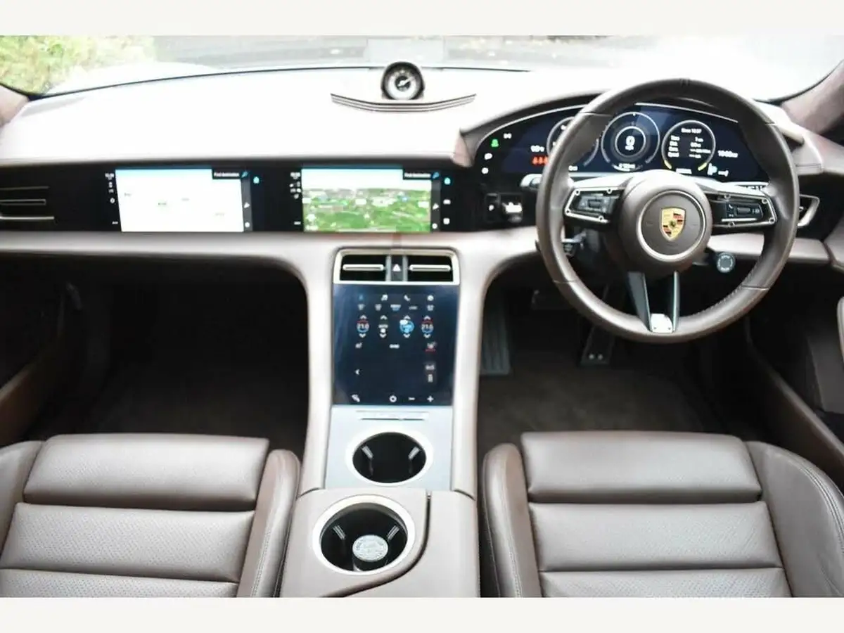 2020-porsche-taycan-e-turbo-s-big-18