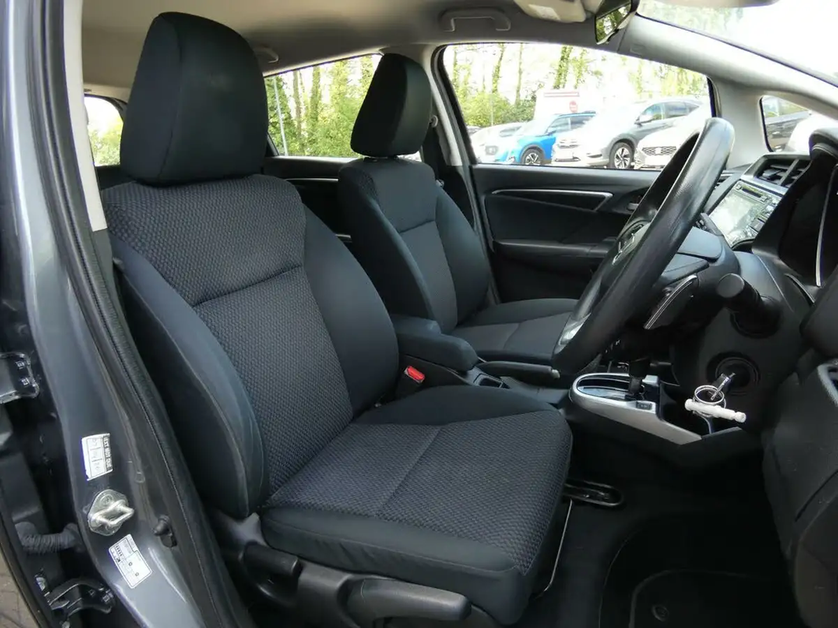 2018-honda-jazz-13-i-vtec-se-cvt-big-15