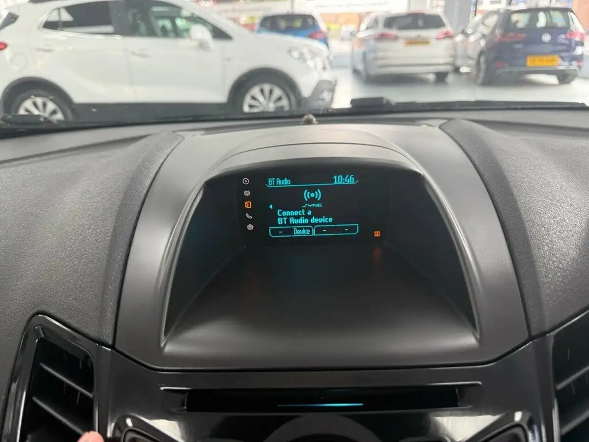 2015-ford-fiesta-10-zetec-s-black-edition-big-29