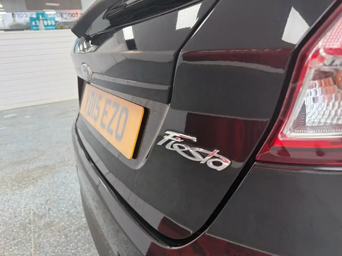 2015-ford-fiesta-10-zetec-s-black-edition-big-5