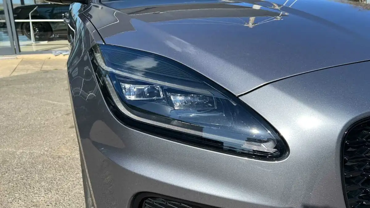 2024-jaguar-e-pace-20-d200-r-dynamic-se-black-big-16