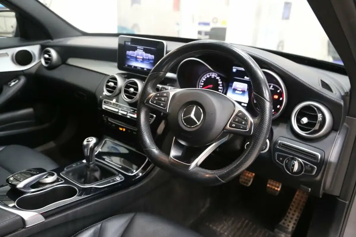 2015-mercedes-benz-c-class-21cdi-c220-amg-line-ss-saloon-4d-big-3