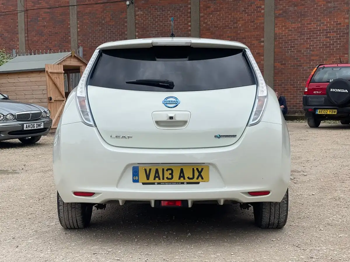 2013-nissan-leaf-e-auto-big-7