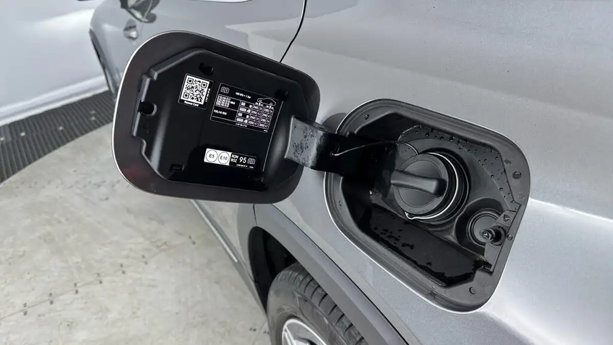 2021-mercedes-benz-glb-class-13-glb200-amg-line-8g-tronic-big-28