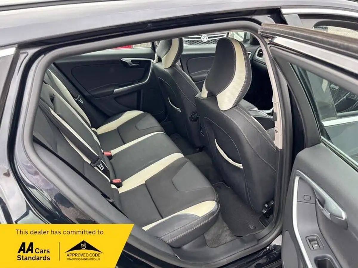 2011-volvo-v60-16-t4-r-design-big-16