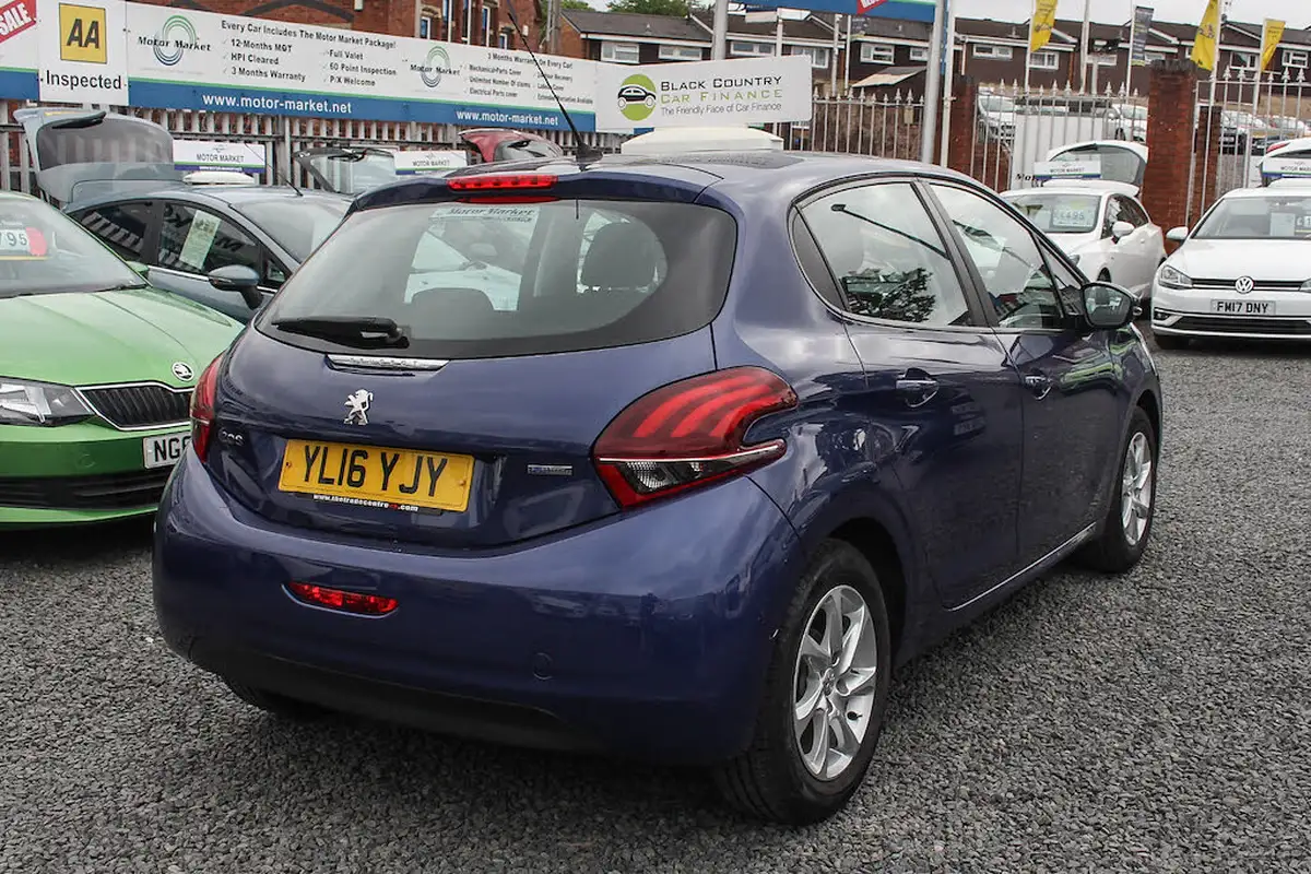 2016-peugeot-208-12-puretech-active-82bhp-5d-big-2