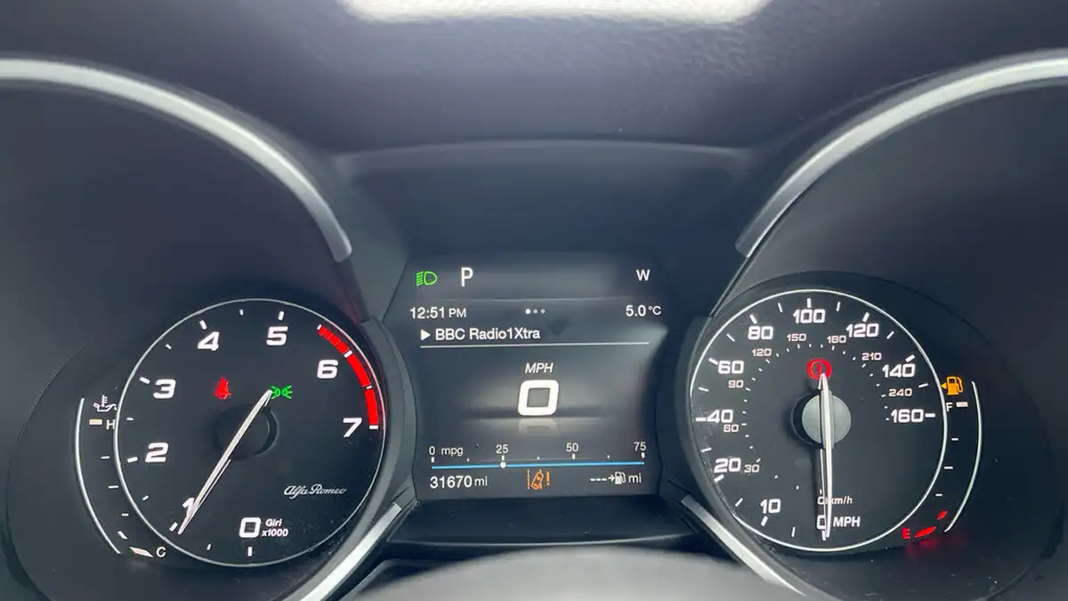 2019-alfa-romeo-stelvio-20-super-ss-big-12