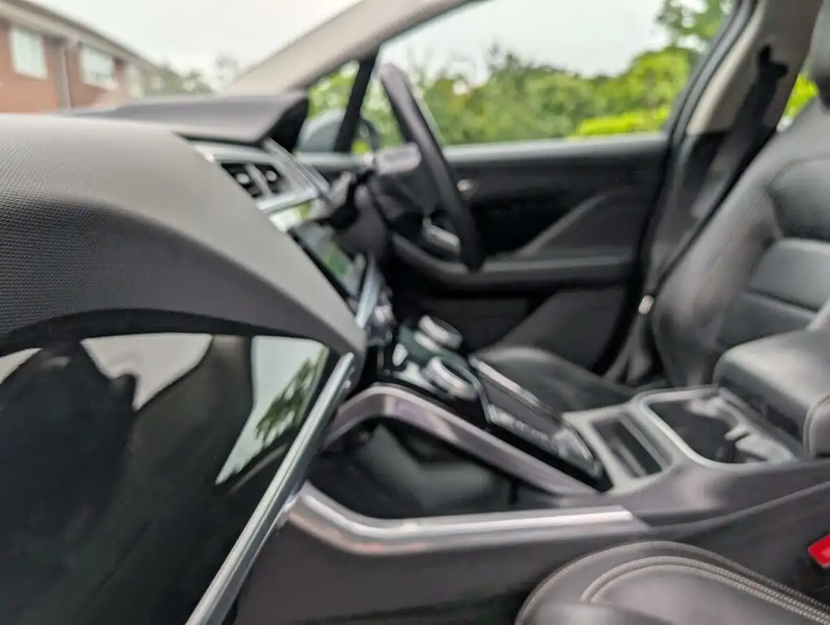 2019-jaguar-i-pace-ev400-se-big-41