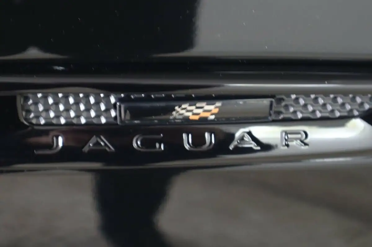 2020-jaguar-f-pace-20-i4d-chequered-flag-240ps-big-25