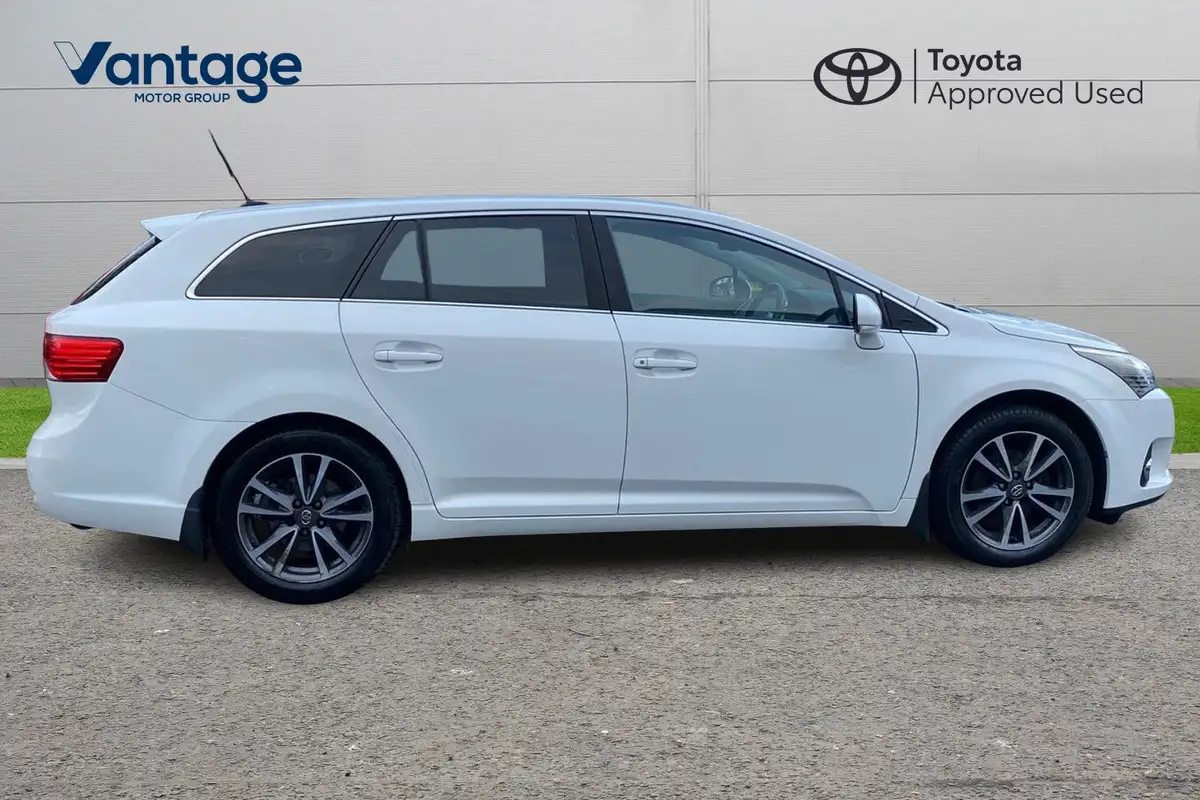 2013-toyota-avensis-20td-icon-estate-5d-big-1