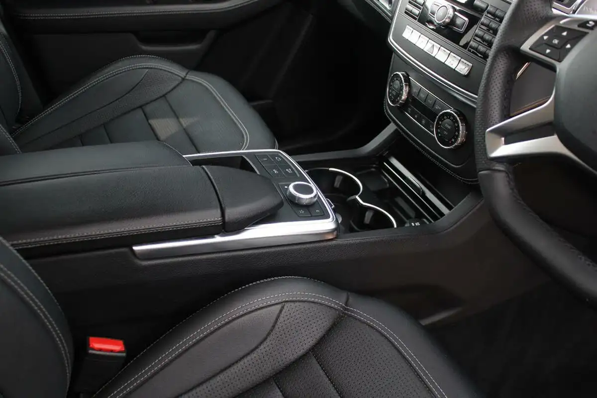 2014-mercedes-benz-m-class-55-ml63-amg-518bhp-speedshift-plus-7g-tronic-big-23