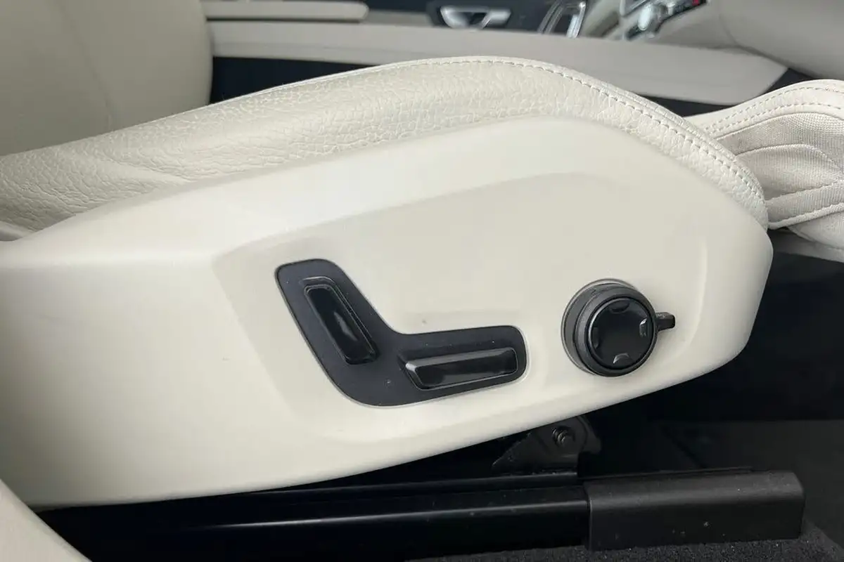 2024-volvo-xc60-20-b5-plus-big-22