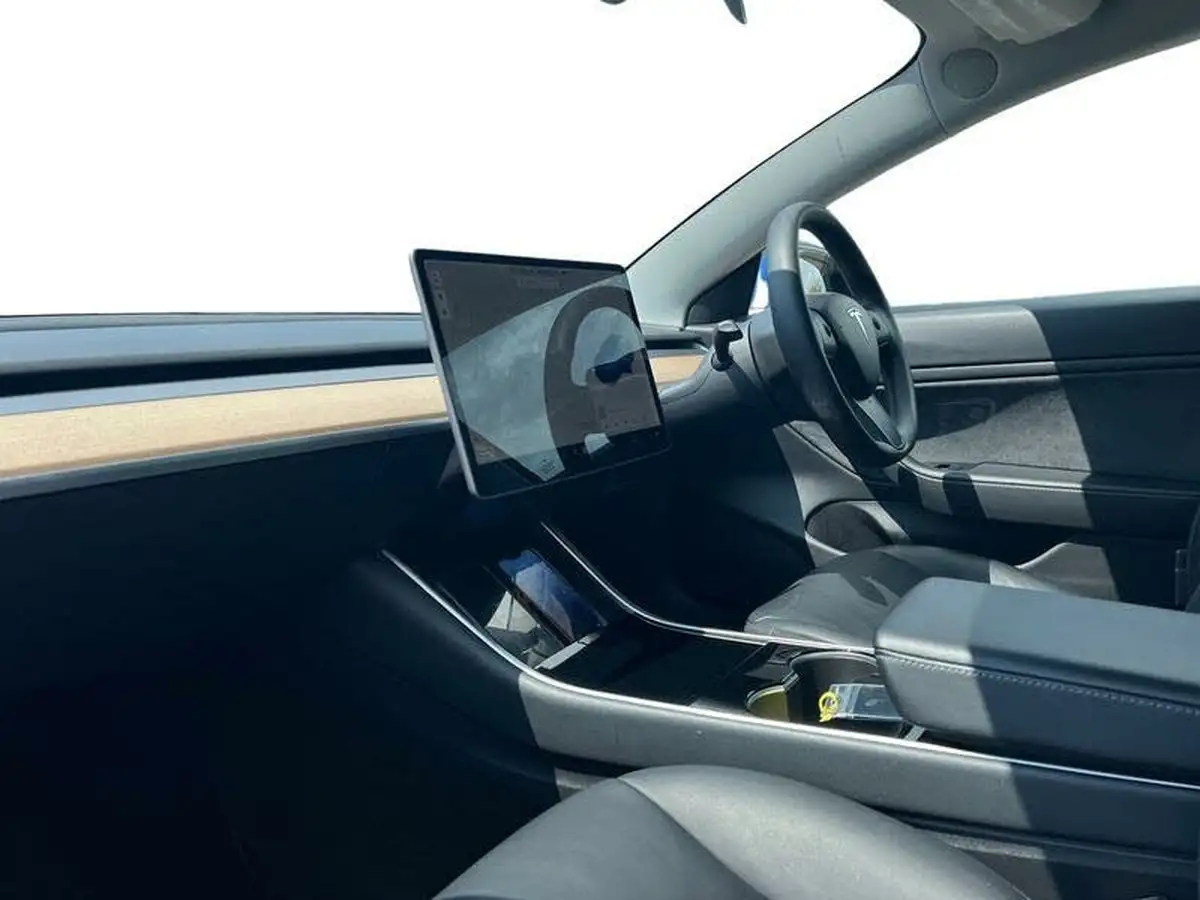 2020-tesla-model-3-e-long-range-big-2