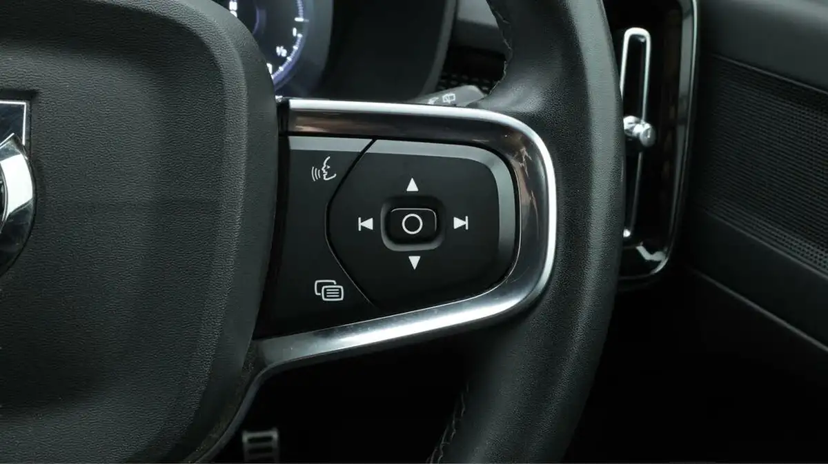 2021-volvo-xc40-15-t5-r-design-262bhp-big-25