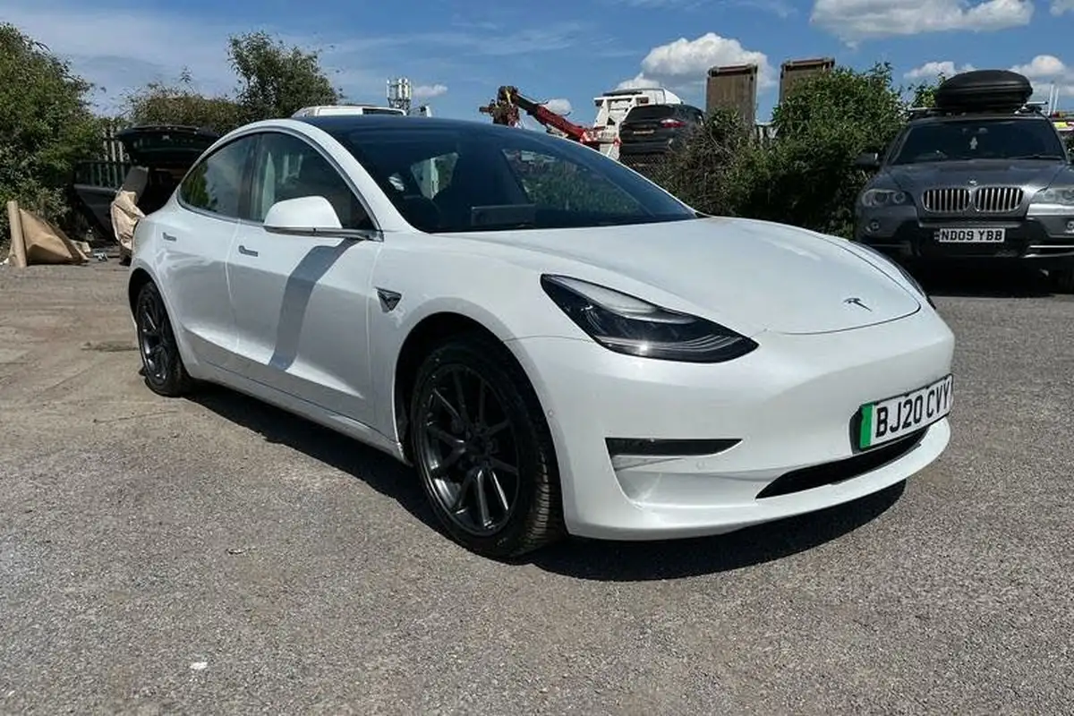 2020-tesla-model-3-e-long-range-big-34