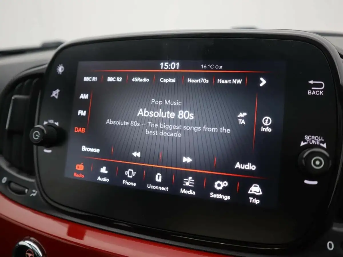 2021-fiat-500-10-lounge-big-18
