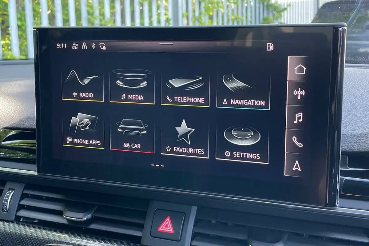 2022-audi-rs4-avant-29-tfsi-carbon-black-big-24