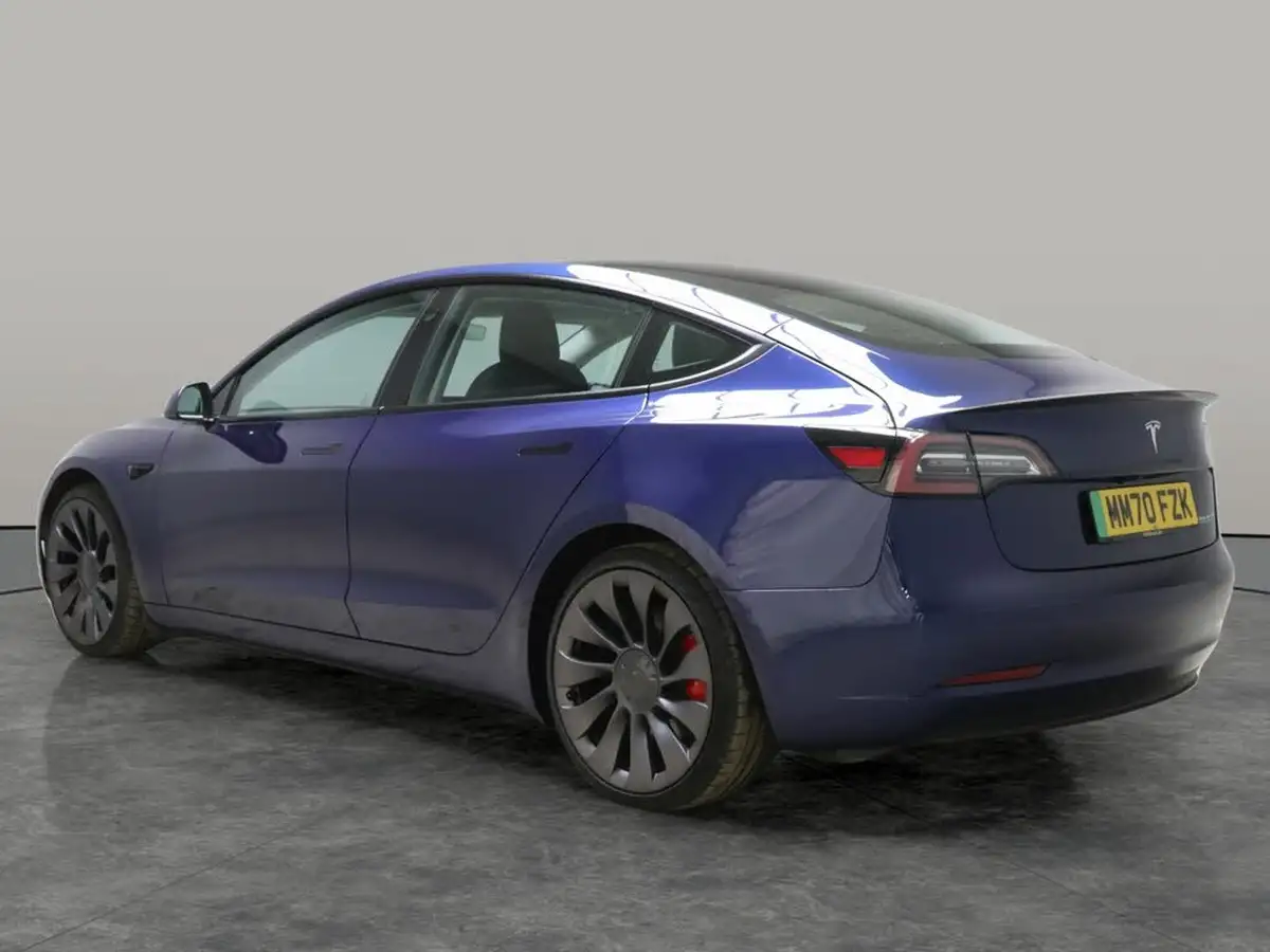 2020-tesla-model-3-e-performance-big-15