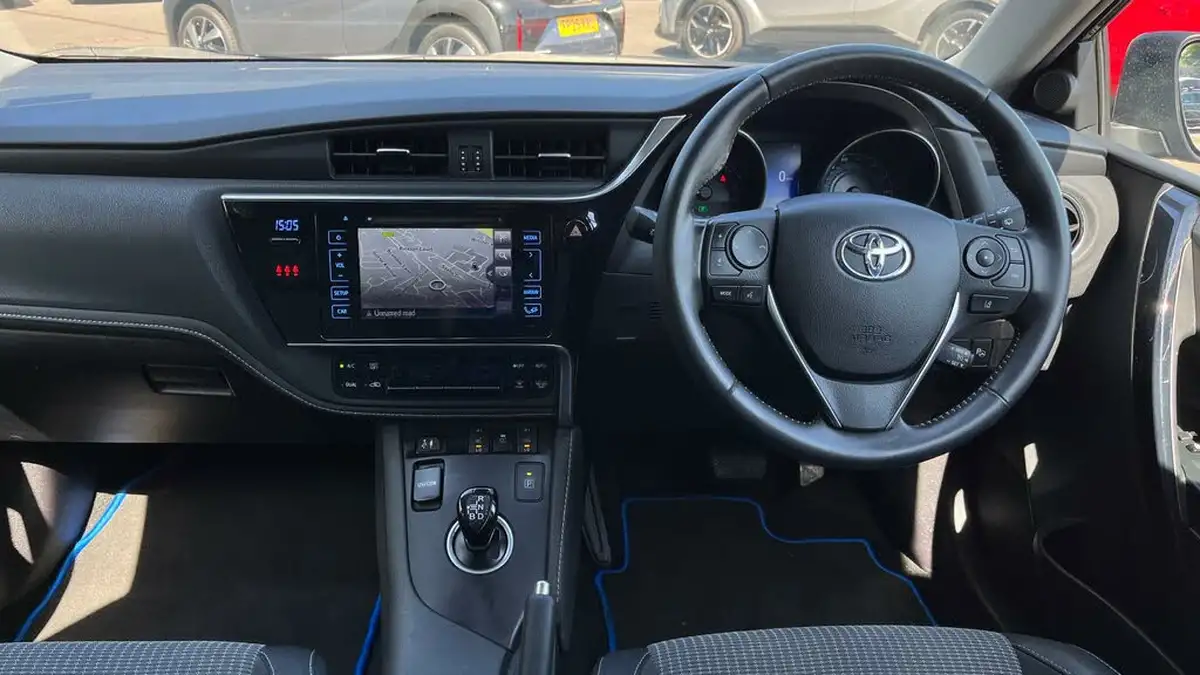 2017-toyota-auris-18-vvt-i-hsd-excel-tss-hatchback-big-4