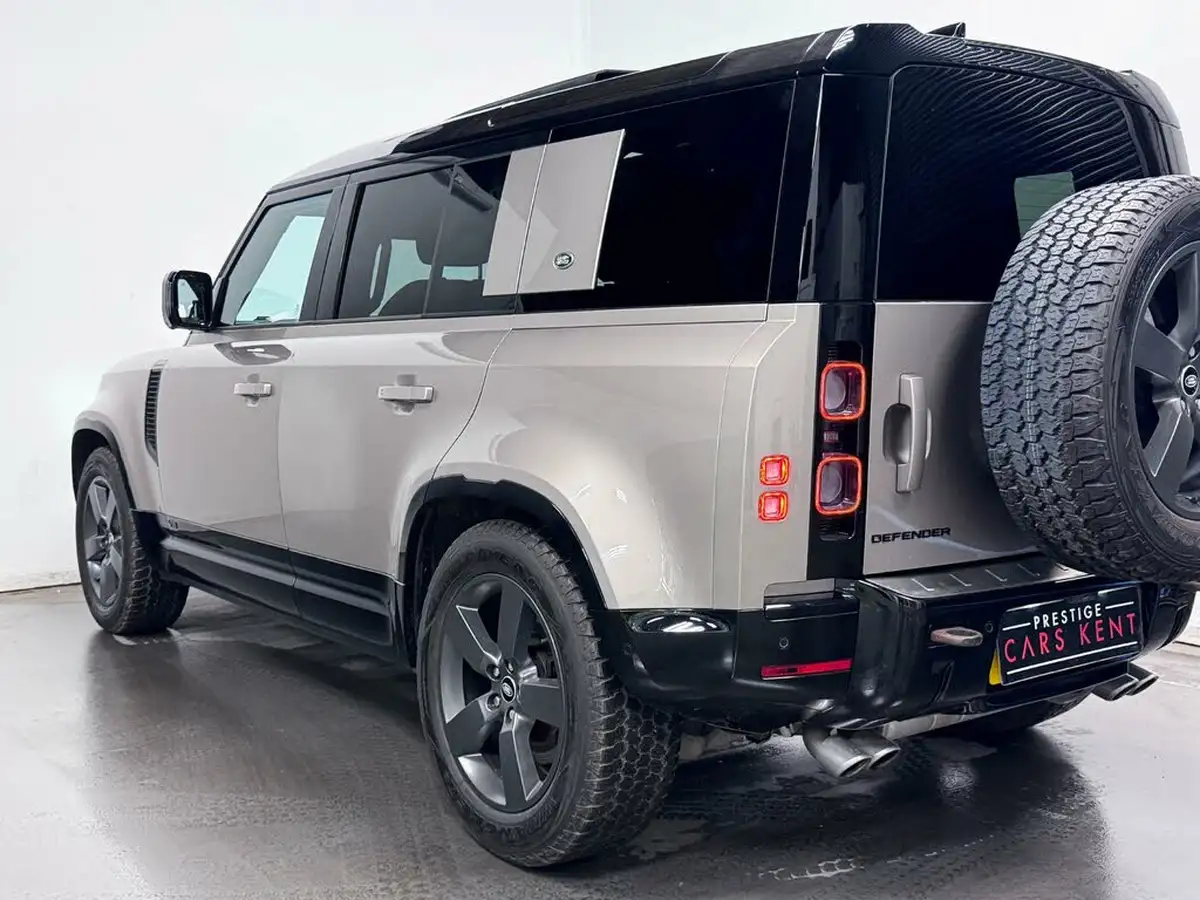 2022-land-rover-110-defender-50-p525-v8-big-12