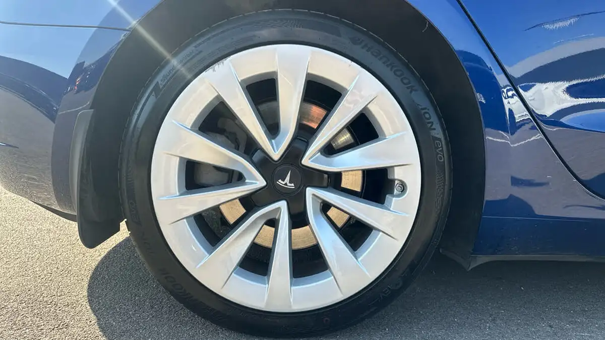 2022-tesla-model-3-e-long-range-big-18