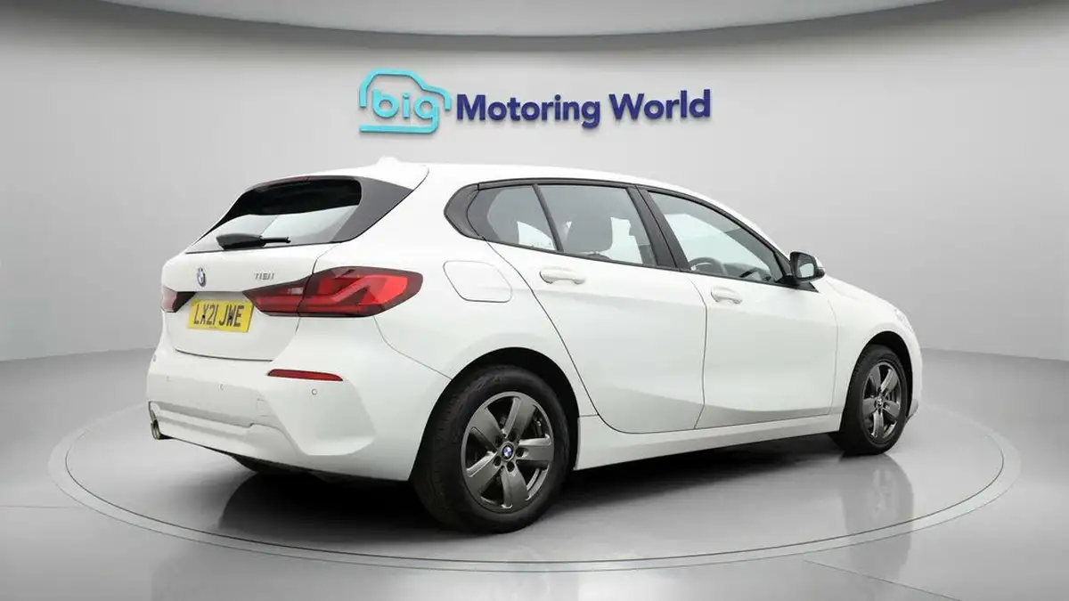 2021-bmw-1-series-15-118i-se-lcp-big-6